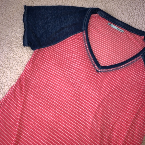 Short Sleeve Top - Picture 2 of 4
